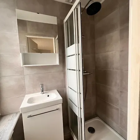 4 Personnes, 1 Chambre, Terrasse, Wifi, Proche Du Centre Apartment